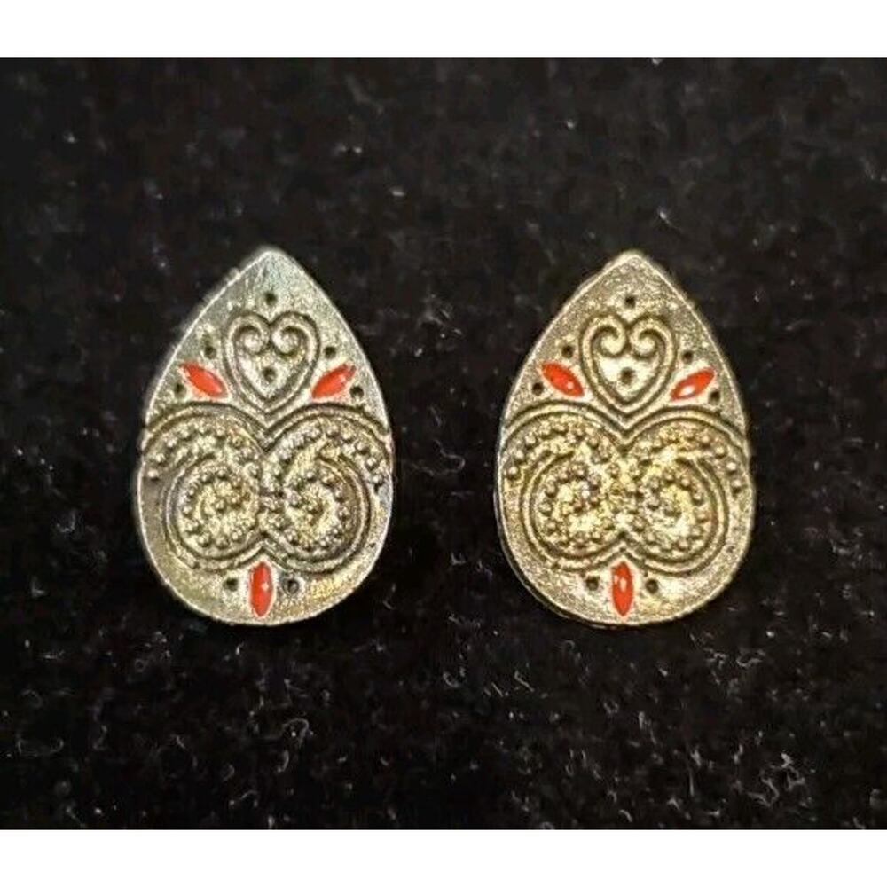 .75 Inch Teardrop Hammered Metal Heart Gold Bronze Tone Pierced Earrings
